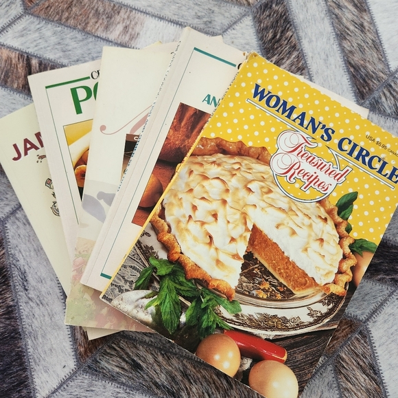 LOT Vintage Cookbooks - Picture 6 of 13